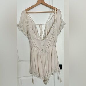 Free people romantic romper 💕 size M